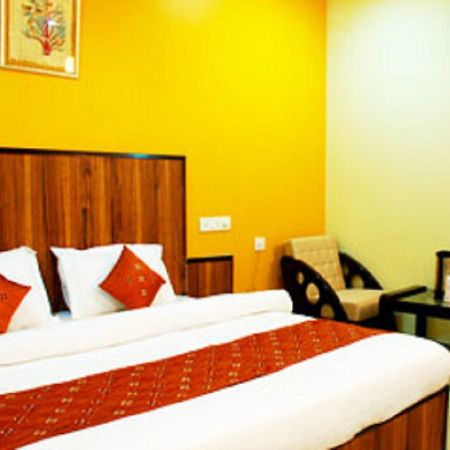 Didi Hotel Lucknow Bagian luar foto